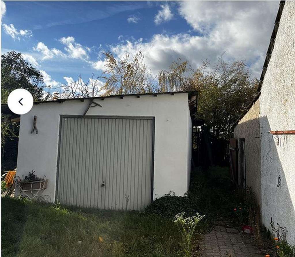 Immobilie in Bahrdorf - Einfamilienhaus in ruhiger Dorflage mit großem Grundstück, Garagen und Stallungen - Bild 2