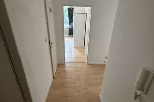 Frisch renovierte 2-Zimmer-Wohnung mit Süd-Balkon, Einbauküche und Tiefgaragenstellplatz in Obergies – Werinherstrasse 69, 81541 Obergiesing, München – Vorschaubild 3