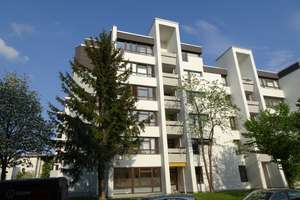 schöne 3 Zimmer Wohnung mit Eßdiele und S/W Balkon