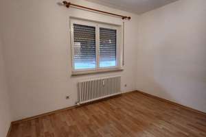 Gepflegte 4,5-Zimmer-Wohnung mit Balkon in ruhigem Mehrfamilienhaus – Reutlingen – Die vollständige Adresse der Immobilie erhältst du vom Anbieter., 72762 Reutlingen-Mitte, Reutlingen – Vorschaubild 8