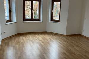 vermietet: 3-Zimmer im DG mit Laminat, Balkon, Bad mit Wanne und Dusche! – 9130 Sonnenberg, Chemnitz – Vorschaubild 1