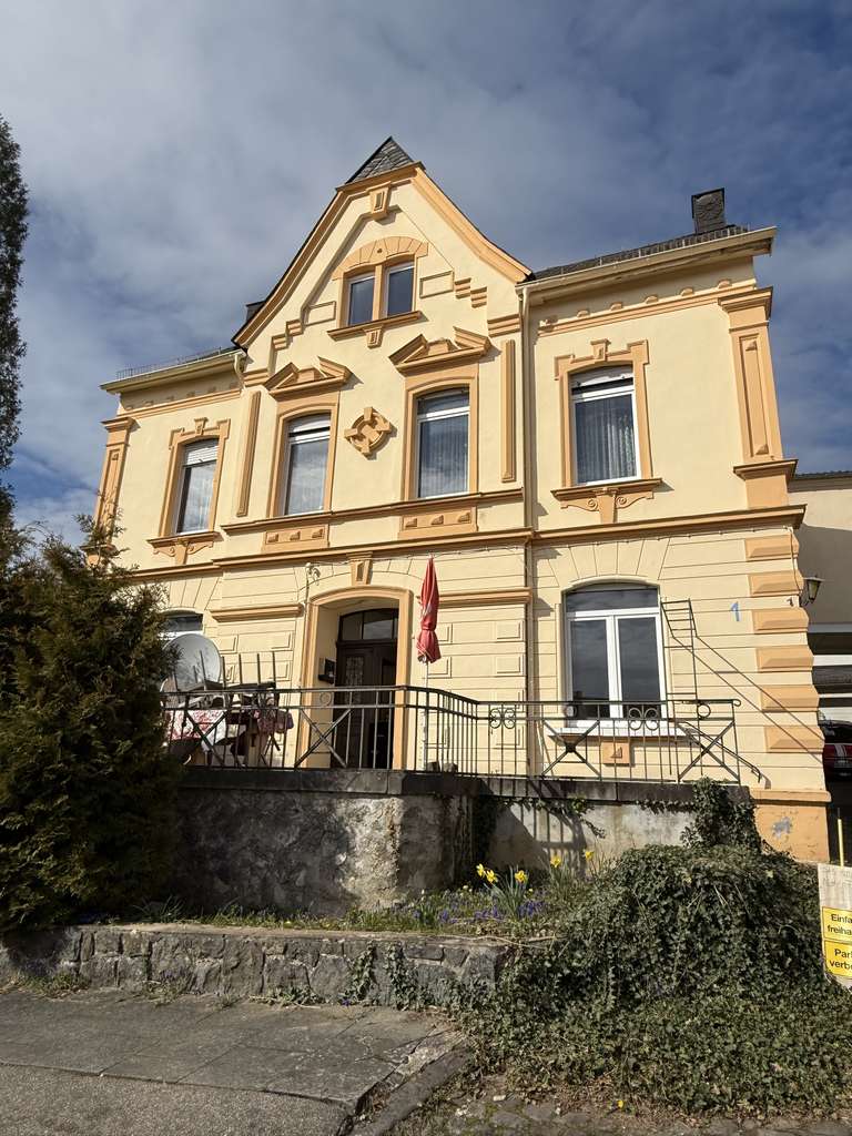Immobilie in Höhr-Grenzhausen - Wunderschönes ehemaliges Ärztehaus in zentraler Lage von Höhr-Grenzhausen (renovierungsbedürftig) - Bild 0