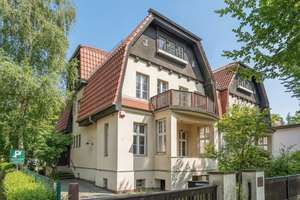 Zehlendorf:  Villenhälfte von 1915 - stilvoll und bezugsbereit