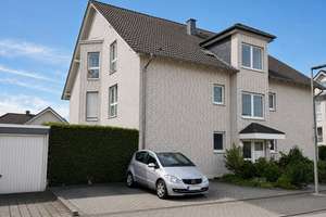 Helle Dachgeschosswohnung mit Sonnenbalkon und Weitblick – Die vollständige Adresse der Immobilie erhältst du vom Anbieter., 33647 Brackwede, Bielefeld – Vorschaubild 2