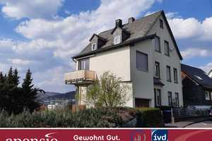 apensio -GEWOHNT GUT-: Großzügige 2,5 Zimmer-Wohnung mit WINTERGARTEN und PANORAMABLICK