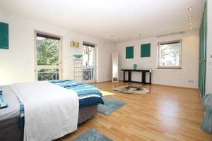 Viel Platz für die ganze Familie
EFH in Bonn-Heiderhof mit Terrassen, Garten und Garage – Die vollständige Adresse der Immobilie erhältst du vom Anbieter., 53177 Heiderhof, Bonn – Vorschaubild 28