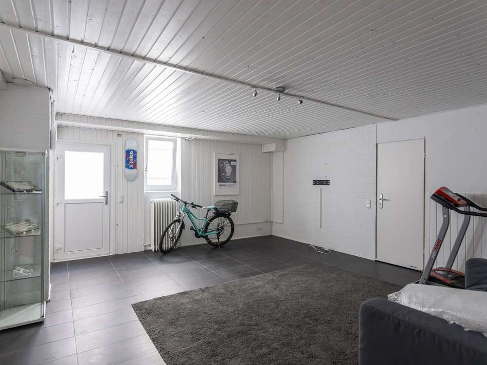 Hobbyraum mit Badezimmer mit e