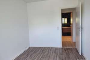 Seltene Gelegenheit! Gemütliche 4-Zimmer-Wohnung mit Balkon in ruhiger Lage! Saniert & bezugsfertig – Die vollständige Adresse der Immobilie erhältst du vom Anbieter., 76149 Neureut, Karlsruhe – Vorschaubild 16