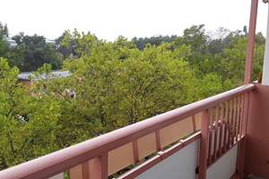 Stilvolle, geräumige und gepflegte 1-Zimmer-EG-Wohnung mit Balkon und EBK in Potsdam – Ziolkowskistrasse 54, 14480 Am Stern, Potsdam – Vorschaubild 2