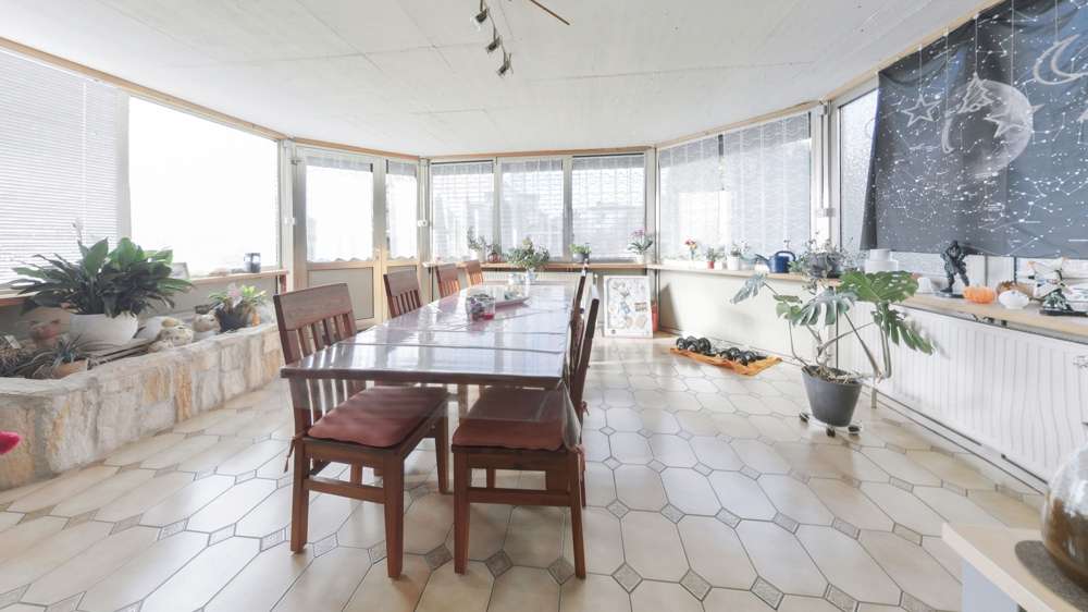 Immobilie in Kirkel - Topgepflegt und attraktiv gelegen - Zweifamilienhaus mit tollem Garten, 2 Garagen und Nebengebäude - Bild 4