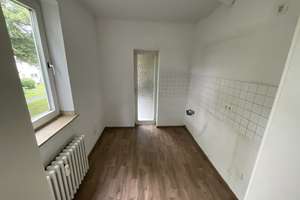 3-Zimmer-Wohnung mit neuem Bad und Balkon in grüner Umgebung – Im Schlenk 133, 47055 Wanheimerort, Duisburg – Vorschaubild 9