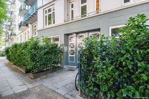 3-Zi.-Altbaujuwel mit Balkon und historischem Kachelofen im idyllischen Komponistenviertel – Die vollständige Adresse der Immobilie erhältst du vom Anbieter., 22083 Barmbek-Süd, Hamburg – Vorschaubild 2