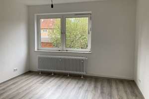Zentral gelegen: Helle 3-Zimmerwohnung im Erdgeschoss (Musterbilder) – Am Moorgraben 18, 38226 Lebenstedt, Salzgitter – Vorschaubild 2