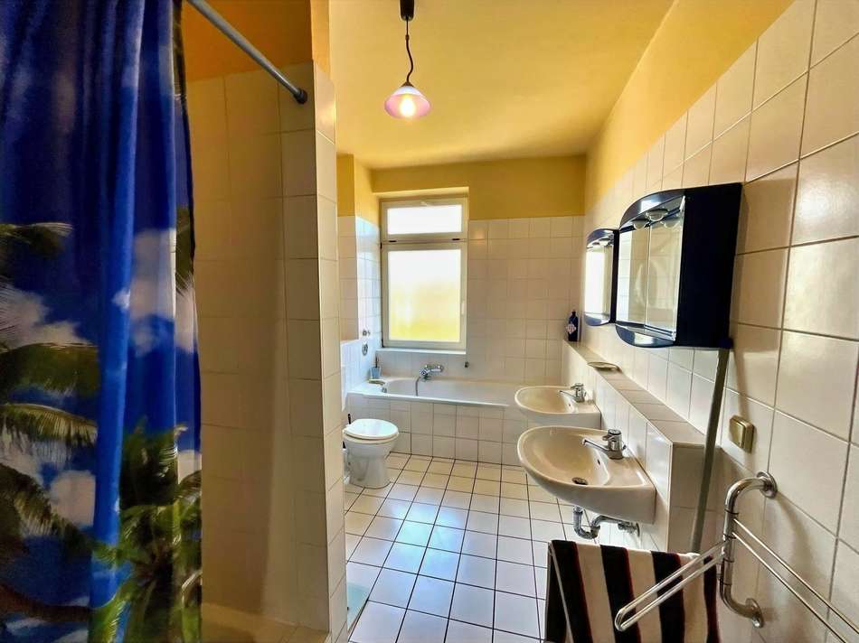 Tageslichtbad mit Dusche und B