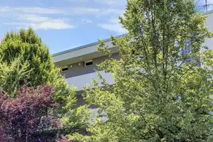 TOP LAGE Schwabing - Sehr ruhiges und voll möbliertes 1-Zimmer Appartement mit Blick ins Grüne  – Leopoldstraße 169a, 80804 München – Vorschaubild 1