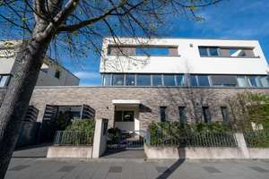 Exklusive Architekten-DHH mit Innenhof & großer Duplex-Garage Bestlage Frankfurt-Riedberg-Westflügel – Die vollständige Adresse der Immobilie erhältst du vom Anbieter., 60438 Kalbach-Riedberg, Frankfurt am Main – Vorschaubild 23