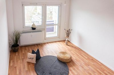 Kleine 2-Raum-Wohnung mit Wannenbad