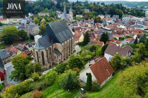 Wohnen im Grünen!
Einfamilienhaus am Fuße der Plassenburg mit Blick über Kulmbach – Die vollständige Adresse der Immobilie erhältst du vom Anbieter., 95326 Kulmbach – Vorschaubild 4