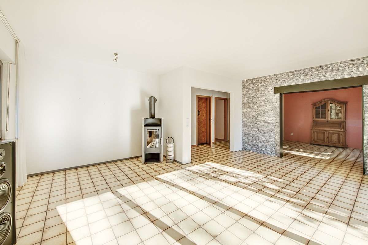 Immobilie in Weyerbusch - Ein-/Zweifamilienhaus in ruhiger Wohngegend mit nahezu ebenerdigem Gartengrundstück und Doppelgarage - Bild 5