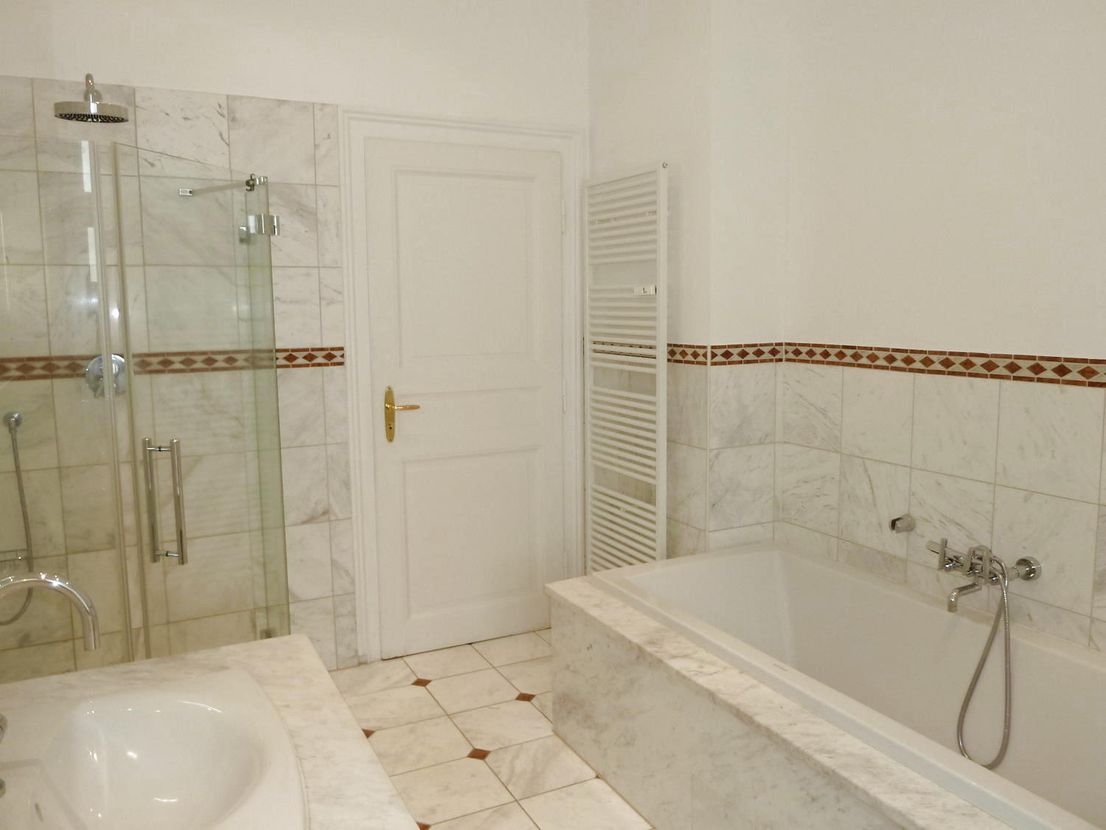 Altbauwohnung im Holzhausenviertel..V-E-R-M-I-E-T-E-T.. image