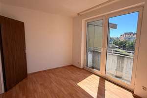 Helle 2-Zimmer-Wohnung mit Balkon und Blick in Nürnberg