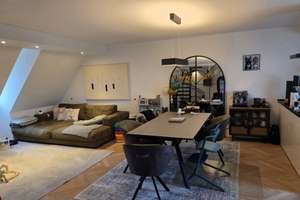 Zentral gelegene 4-Zimmer Maisonette-Wohnung mit Doppelgarage und Blick auf Wiesengrund
