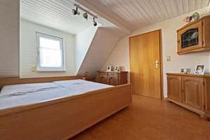 Glücksgriff für Familien und Schrauber. 
8 Zimmer auf 149 m². Plus 251 m² Fläche.
2 große Garagen. – Die vollständige Adresse der Immobilie erhältst du vom Anbieter., 72636 Frickenhausen – Vorschaubild 19