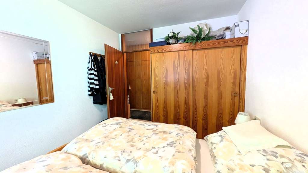 Immobilie in Sasbachwalden - Gemütliche 2-Zimmer-Wohnung im Gaishöllpark inkl. Außenstellplatz, Balkon und Kellerabteil - Bild 2