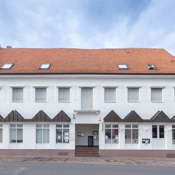 Wohn - und Geschäftshaus in Innenstadt - Lage mit sieben Einheiten und 16 KFZ - Stellplätzen.