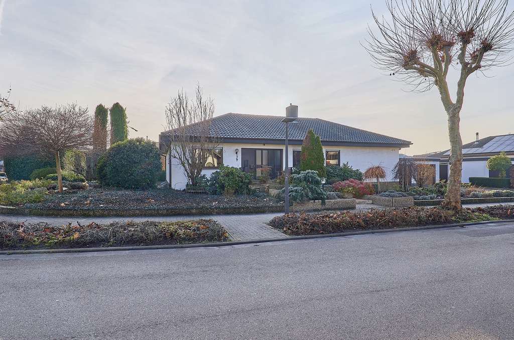 Immobilie in Offenbach an der Queich - ++ Lichtdurchflutetes Architektenhaus mit Terrasse, Garten und 2 Garagen in beliebter Wohnlage ! ++ - Bild 4