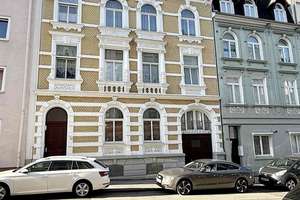 Großzügige 3-Zimmerwohnung mit Einbauküche im 2. OG eines geplegten Mehrfamilienhauses