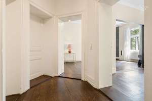 FRANKFURTS LIEBLINGSVIERTEL 🩵 Helle 3-Zimmer-Altbauwohnung mit 3,20m hohen Decken in Sachsenhausen! – Die vollständige Adresse der Immobilie erhältst du vom Anbieter., 60594 Sachsenhausen-Nord, Frankfurt am Main – Vorschaubild 3