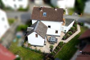 Gepflegtes Einfamilienhaus mit Terrasse, Gewölbekeller & Garage – Die vollständige Adresse der Immobilie erhältst du vom Anbieter., 96237 Ebersdorf bei Coburg – Vorschaubild 3
