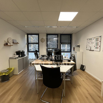 Geschäftshaus in markanter Ecklage am Clevischen Ring in Köln-Mülheim