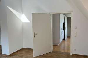 Charmante, lichtdurchflutete 3-Zimmer Dachgeschosswohnung in München-Freimann – Die vollständige Adresse der Immobilie erhältst du vom Anbieter., 80939 Obere Isarau, München – Vorschaubild 5