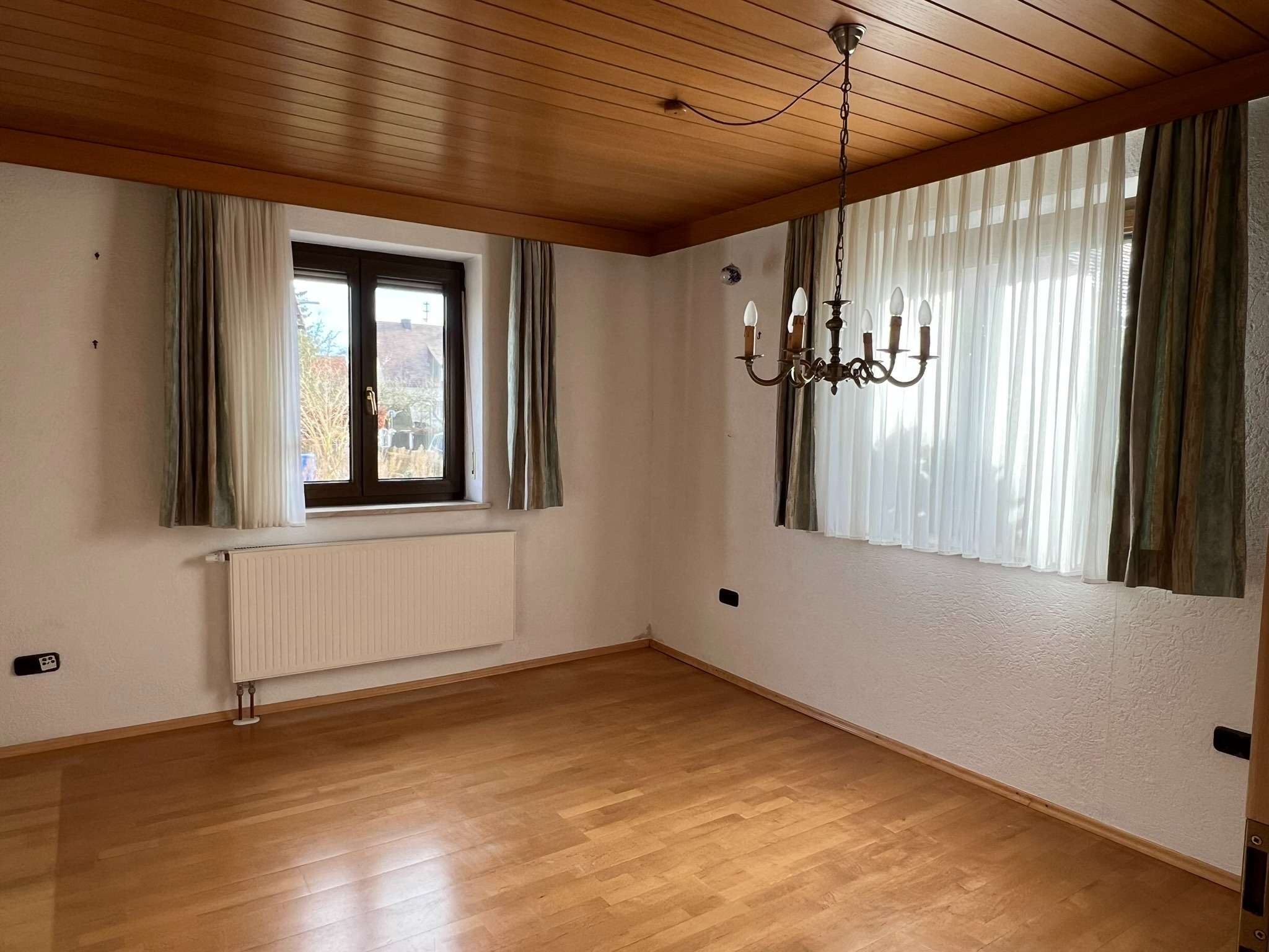 Immobilie in Gablingen - Modernisiertes, zweistöckiges EFH mit 2 WE auf ca. 611m² GF im Landkreis Augsburg! - Bild 2