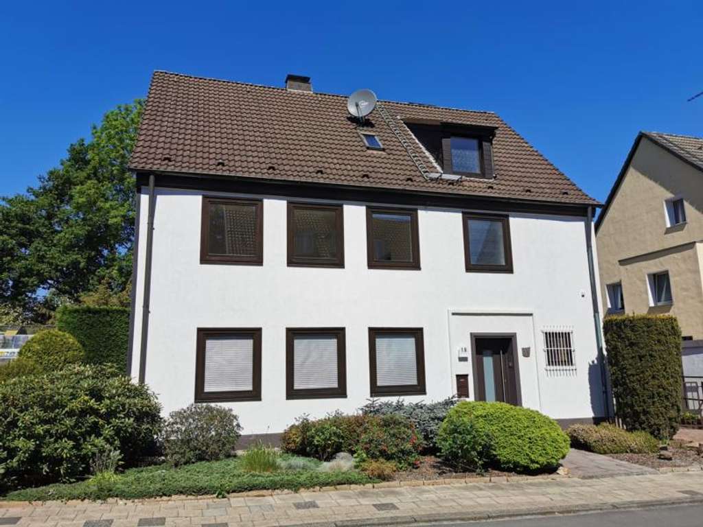 Freistehendes, vielseitig nutzbares 3-Familien-Haus in gesuchter Lage!