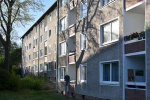 Schöne 3-Zimmer-Wohnung in toller Lage // 1.OG links – Schlesierweg 46, 38440 Laagberg, Wolfsburg – Vorschaubild 1