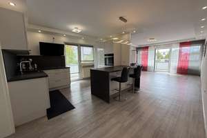 Moderne 3-Zimmer-Wohnung mit 2 Balkonen, Einbauküche, Klimaanlage, Garage & Stellplatz