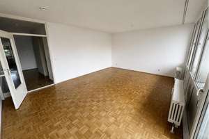 Helle 3 Zimmer Wohnung mit Balkon & EBK in München Moosach zu vermieten 