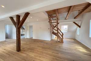 Kernsanierte Dachgeschosswohnung mit Balkon und Galerie in attraktiver Lage von Freudenstadt
