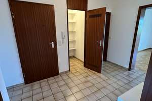 Hübsche 3 Zimmer Wohnung mit Balkon, Tiefgaragenstellplatz und Einbauküche – Im Hopfengarten -, 54295 Heiligkreuz, Trier – Vorschaubild 2