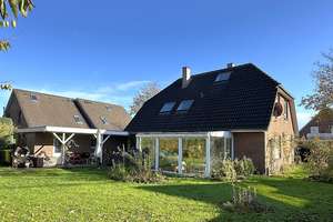 Solides Einfamilienhaus mit Garage in ruhiger, zentrumsnaher Lage in Niebüll – Die vollständige Adresse der Immobilie erhältst du vom Anbieter., 25899 Niebüll – Vorschaubild 2