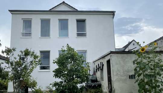 Bild von Charmantes und geräumiges Einfamilienhaus mit großem Garten in idyllischer Lage