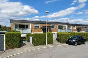 Souterrain Wohnung mit eigenem Garten und Stellplatz