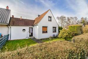 Modernisierte Doppelhaushälfte mit Garage und großem Grundstück in Top-Lage von Burg-Grambke