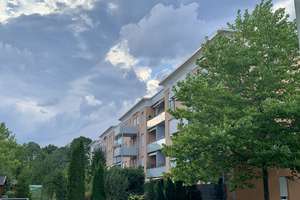 Bezugsfreie und gut geschnittene 3-Zimmer-Wohnung mit grosszügigem Balkon in Bogenhausen/Oberföhring – Die vollständige Adresse der Immobilie erhältst du vom Anbieter., 81925 Oberföhring, München – Vorschaubild 1