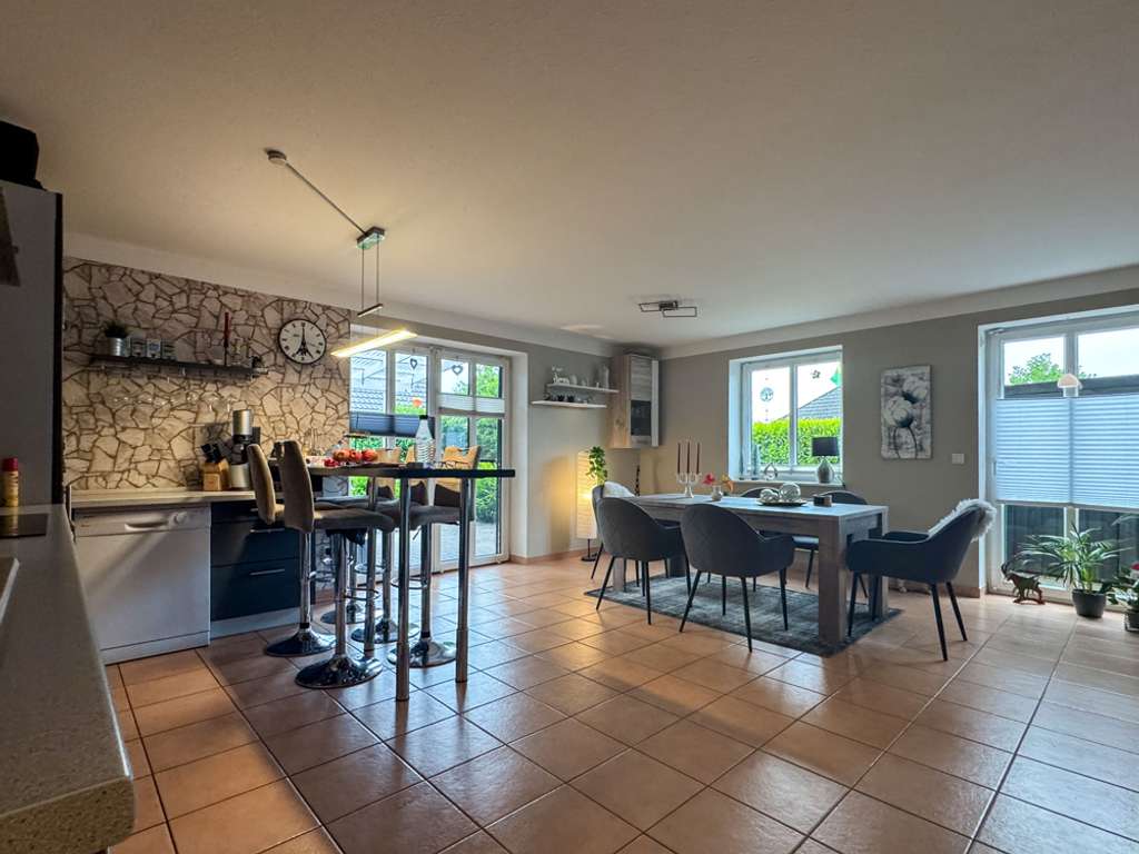 Immobilie in Oldersbek - Perfekt für Familien, nahe Husum, unbefristet vermietet: moderne 4-Zi.-Eigentumswohnung in Rantrum. - Bild 1