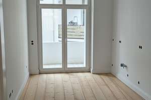 Altbau trifft Neustart – Stilvolle 4-Zimmer-Wohnung mit Stuckdecken, 2 Balkonen & neuer Wärmepumpe – Holsteiner Straße 37, 42107 Elberfeld, Wuppertal – Vorschaubild 3