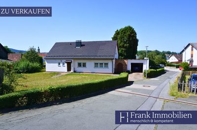 Charmantes Einfamilienhaus mit Wohnen auf einer Ebene, großem Garten und neuem Dach!!!